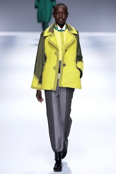 Look 10